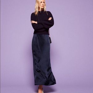 Reformation Gianna Skirt Navy Silk Sz 4 NWT
